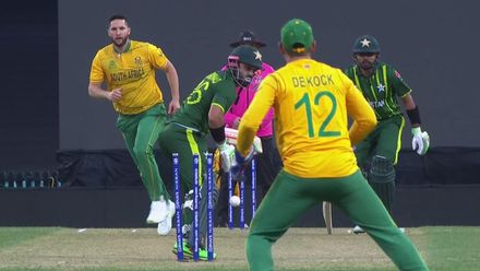 Wicket - Mohammad Rizwan - Pakistan v South-Africa ICC T20WC 2022