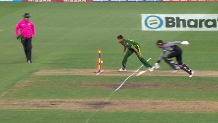 Wicket - Devon Conway - New-Zealand v Pakistan ICC T20WC 2022