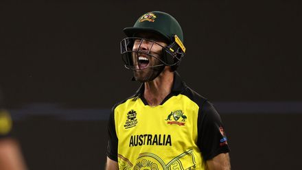 Ashen Bandara with as much style as skill to catch Glenn Maxwell | T20WC 2022